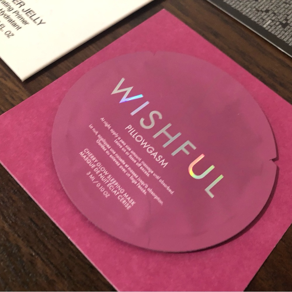 21 Piece Beauty Sample Bundle - Picture 3 of 6